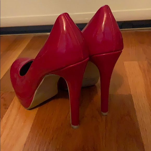 Lightly worn patent leather red Steve Madden heels - Picture 3 of 4